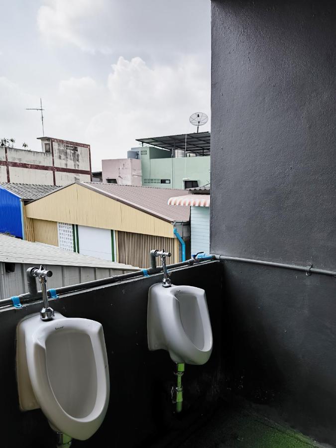 Youyen Hostel Bangkok Exterior photo