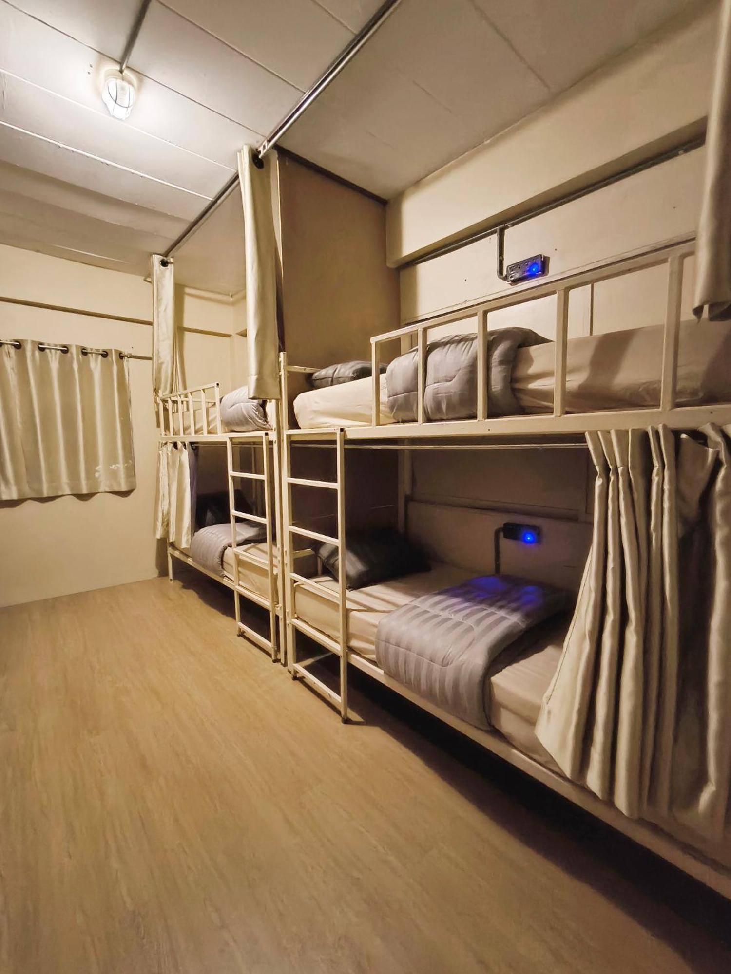 Youyen Hostel Bangkok Exterior photo